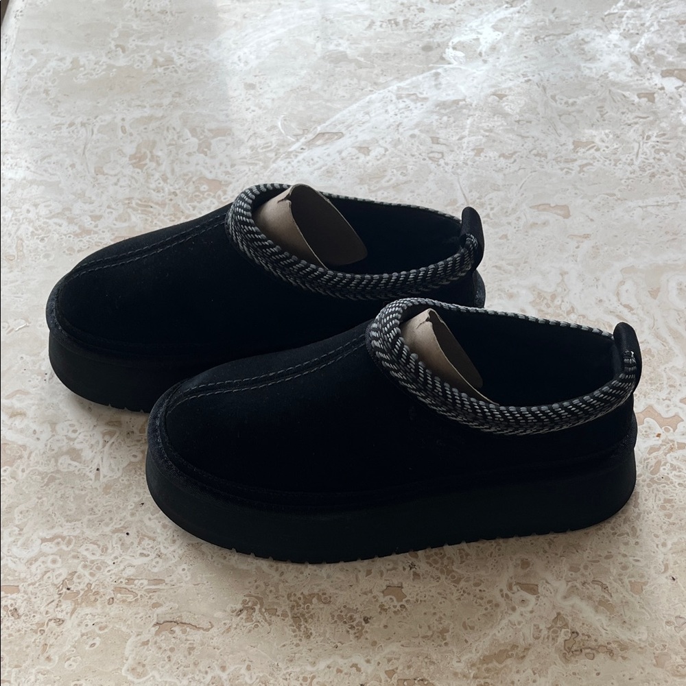 Koolaburra Black Cozy Slippers
